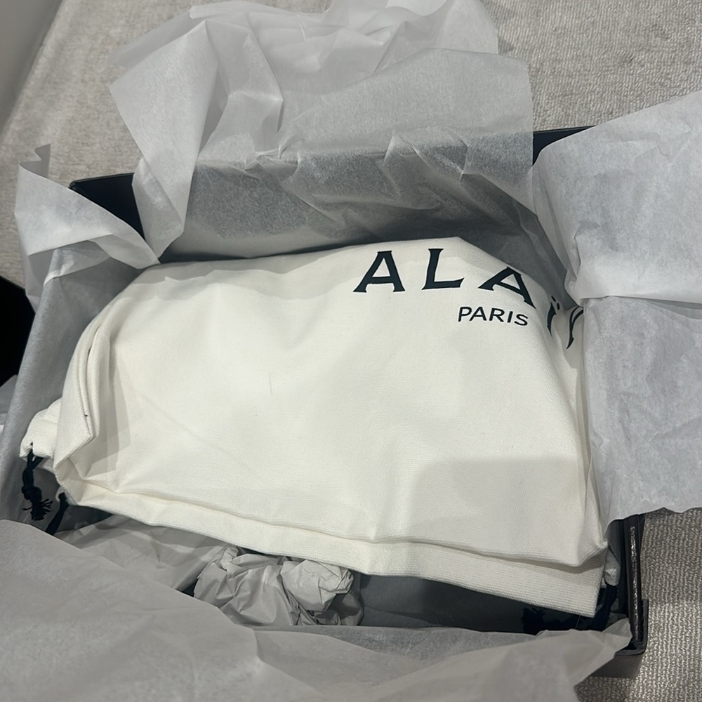 Alaia block heel mule lamb skin maxi eyelets - Picture 7 of 7